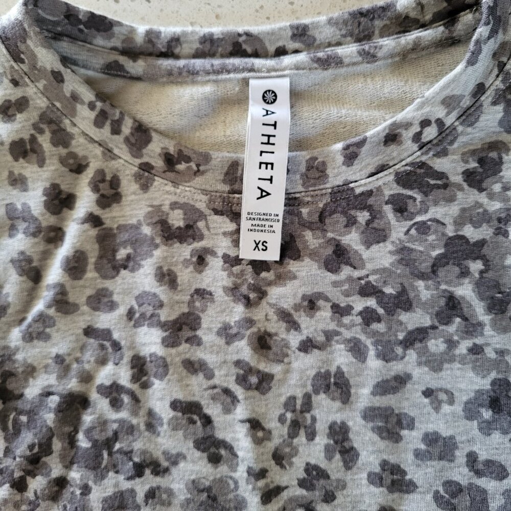 Athleta XS Gray Floral Print Pullover Long Sleeve Sweater Top